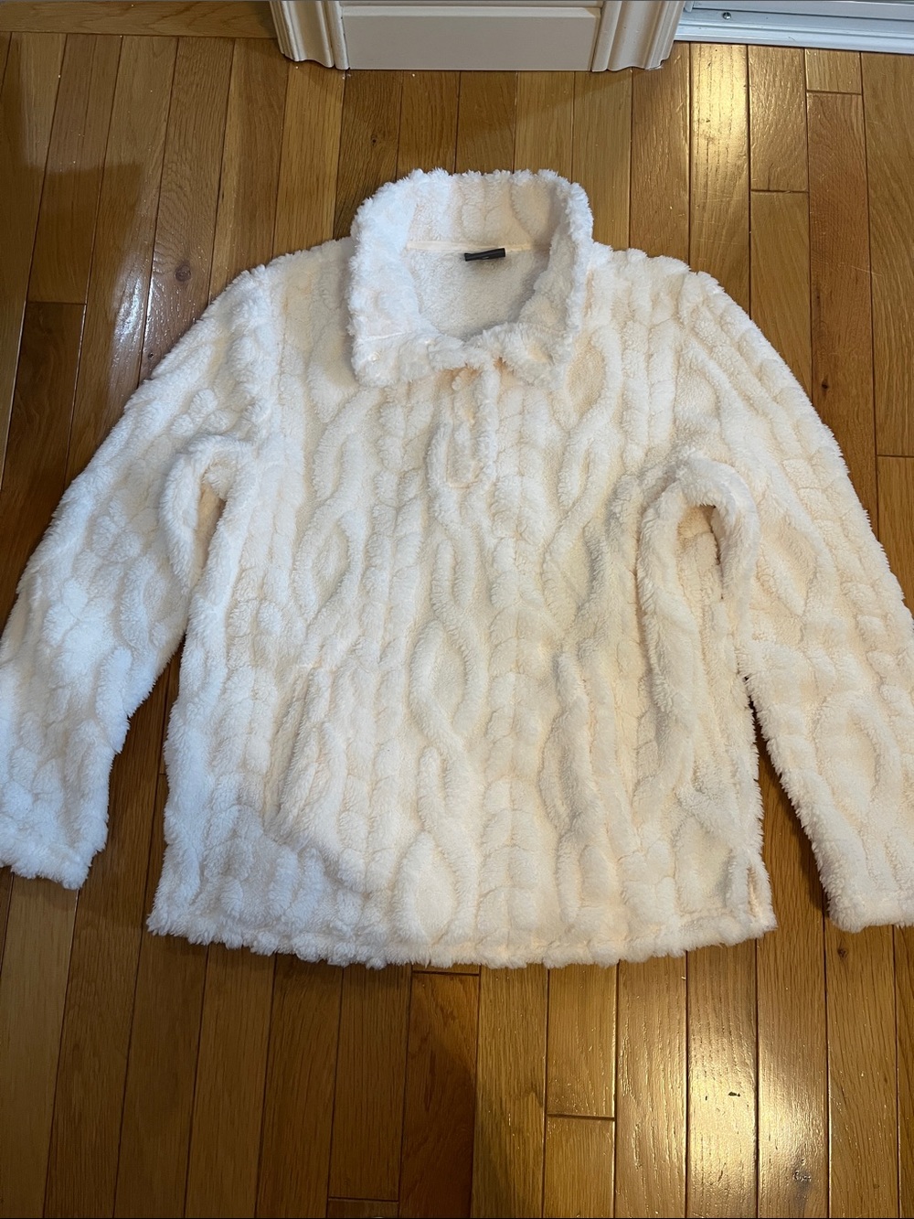 32° Heat cable knit fuzzy sweater